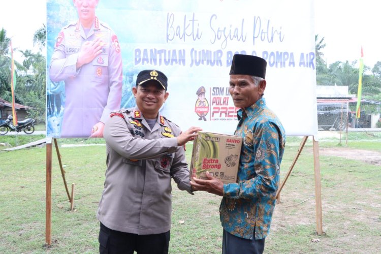 Bakti Sosial Polri, Polres Siak Serahkan Bantuan Sumur Bor dan Fasilitas Air Bersih Kepada Warga Mengkapan