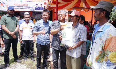 Bupati Rohil Afrizal Sintong Resmi Menyalurkan Cadangan Beras Pemerintah Tahun 2023