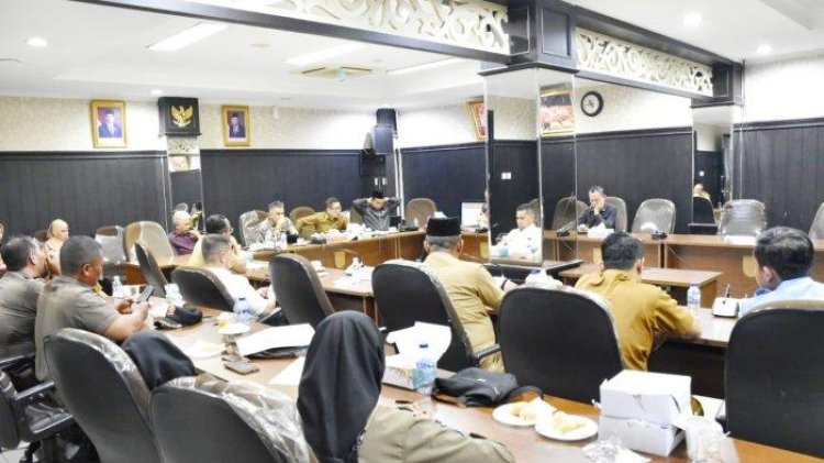 Komisi I DPRD Pekanbaru Gelar Rapat Khusus dengan Bapemperda, Bahas Ranperda Inisiatif Jaringan Kabel