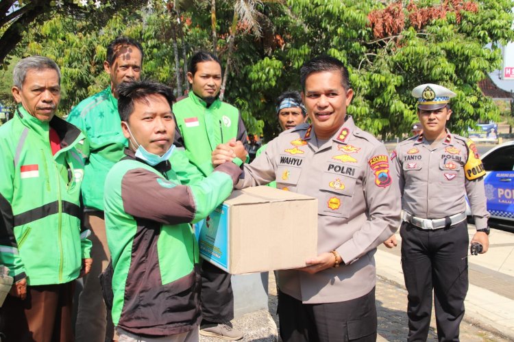 Hari Polantas Bhayangkara Ke-68, Polres Pekalongan Gelar Bakti Sosial Bagikan 300 Paket Sembako