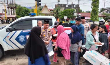 Jumat Berbagi Bersama Petugas Parkir dan Pedagang Kaki Lima di Kecamatan Tualang
