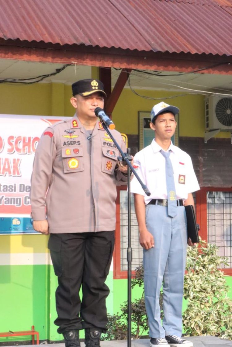 Luar biasa!!!,Kapolres Siak AKBP Asep Sujarwadi, S.I.K., M.S.I  jadi pembina upacara Kembali Pukau Siswa Siswi SMA N.1 Bungaraya Karena Hafal Sejarah Kerajaan di Indonesia