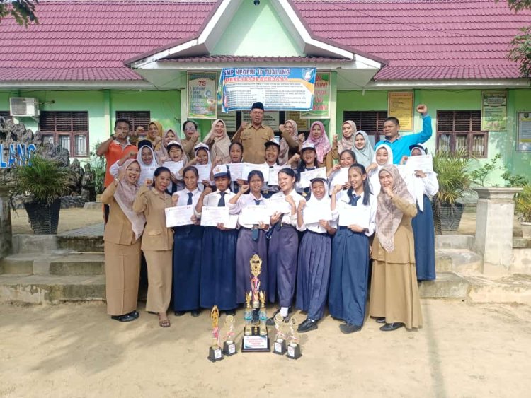 Sekolah SMPN 10 Tualang Raih Juara Umum dalam loba baris berbaris