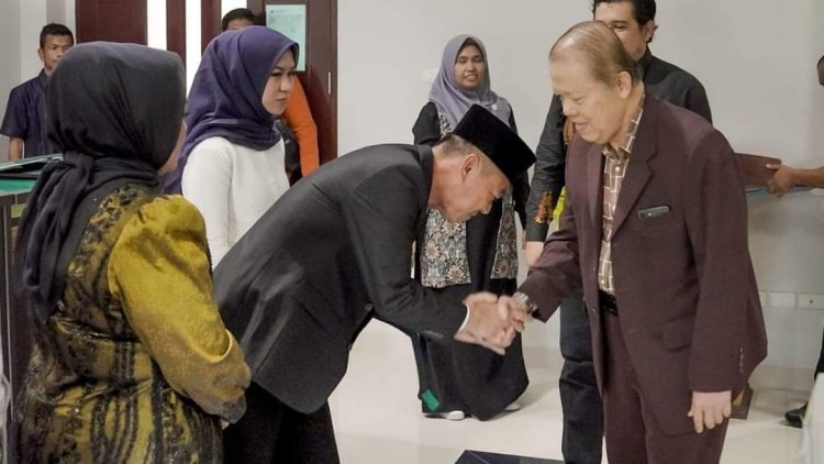 Bupati Rohil Lulus Ujian Tesis Magister S2 di UIR