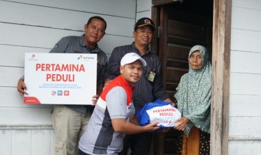 Desa Rantau Bais Banjir, PHE Siak Cepat Tanggap Beri Bantuan Bahan Pokok Bersama Bupati Rohil