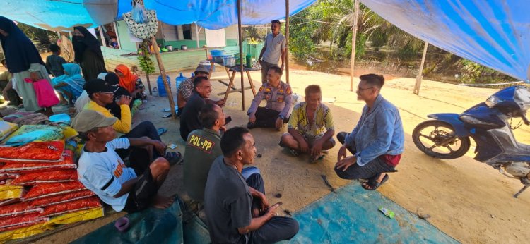 Kapolsek Sungai Mandau Sambangi Warga Yang Terdampak Banjir di Muara Bungkal