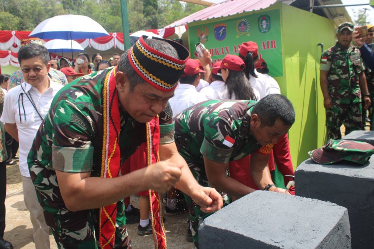 Kehadiran TNI AD Manunggal Air Menyenangkan Warga Perbatasan