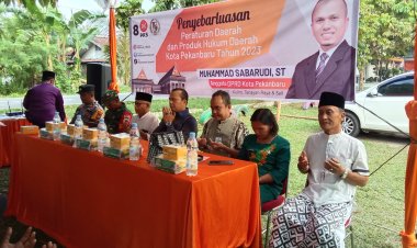 "Ketua DPRD Pekanbaru Sosialisasikan Peraturan di Jalan Hangtuah RT 01 RW 08"