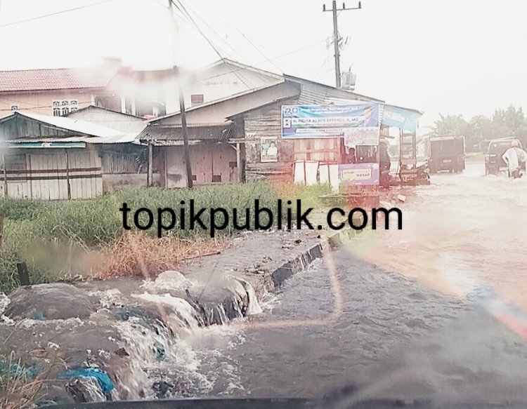 Drainase Tersumbat, Air Meluap ke Jalan: Warga Meminta Tanggapan dari DLHK