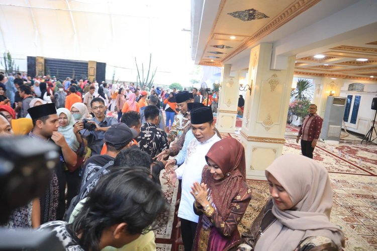 Seribu Petugas Kebersihan Bersilaturahmi dengan Pj Wali Kota Pekanbaru Menjelang Ramadhan 1445 H untuk Persiapan Bersama dan Sinergi dalam Menjaga Kebersihan Kota