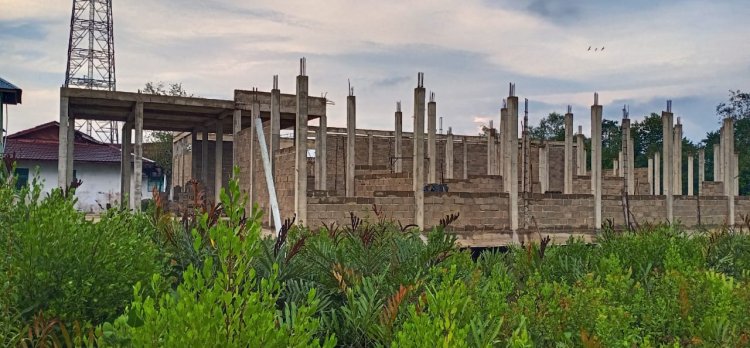 Rahmi Bungkam Saat Diminta Tanggapan Mengenai Pembangunan Puskesmas Teluk Belengkong yang Belum Selesai