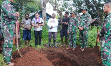 Prajurit Si'mbisa Bantu Pemakaman Warga di Assue, Papua Selatan