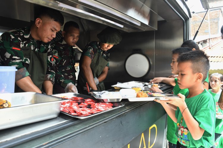 Kodam I/BB Salurkan Makanan Bergizi untuk Anak Panti Asuhan di Medan Denai  