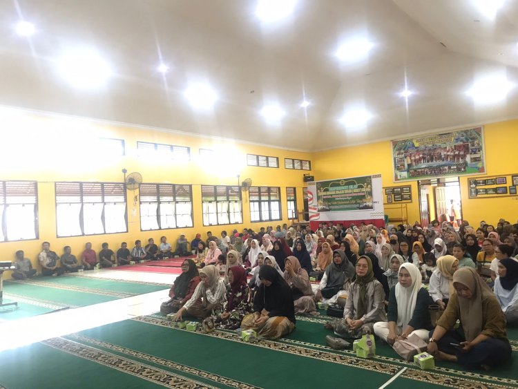 Komite SMP Negeri 1 Teluk Kuantan Gelar Pertemuan Perdana dengan Wali Murid di Aula SMA N 1 Teluk Kuantan