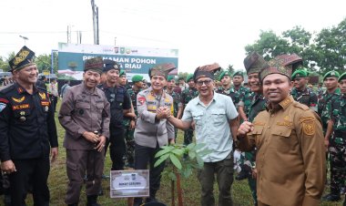 Jaga Kelestarian Alam, Polda Riau Inisiasi Aksi Penanaman Pohon