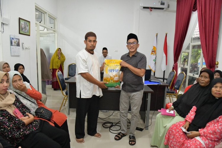Baznas Bengkalis Salurkan 60 Paket Wembako Pada Mustahik