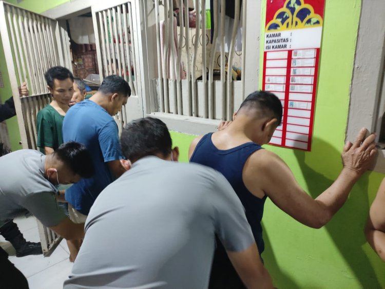 Gandeng APH, Lapas Pekanbaru Galar Razia Kamar Hunian Warga Binaan