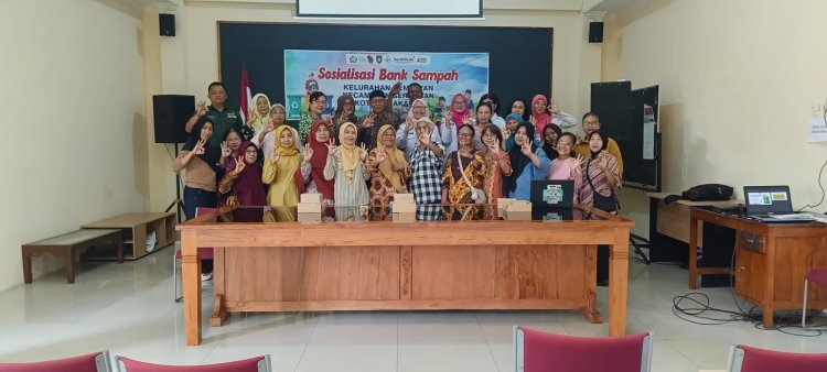 Warga Kemlayan Diedukasi Kelola Sampah Lewat Bank Sampah