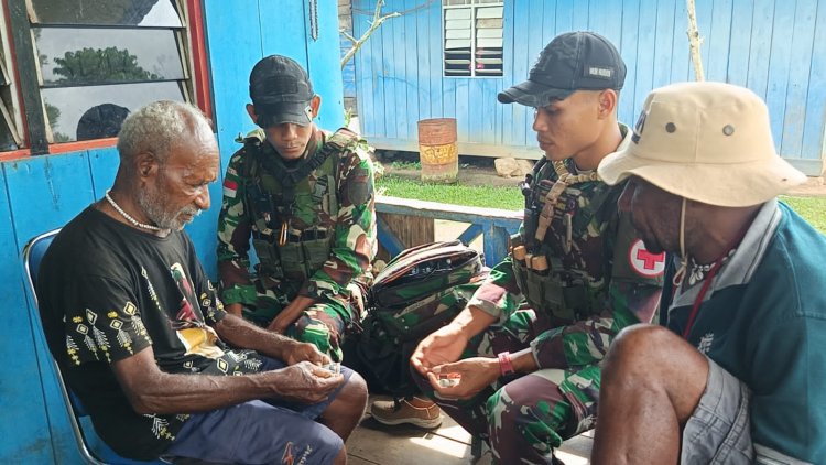 Layanan Kesehatan TNI untuk Warga Mamberamo Tengah