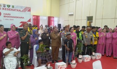 Gelar Kegiatan Bakti Kesehatan, Polda Riau Salurkan 1.000 Paket Sembako dan Beri Layanan Kesehatan Untuk Ribuan Warga