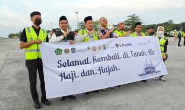 Bea Cukai Sambut Haji Kloter Pertama di Kuala Namu