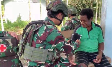 TNI Satgas 642/Kps Bantu Layanan Kesehatan Warga Pedalaman Papua