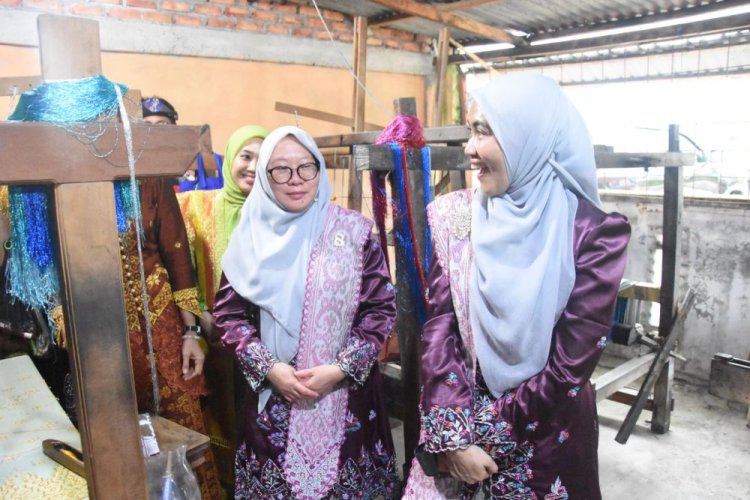 Henny Sasmita Dukung Tenun Tradisional Bengkalis di MTQ Riau