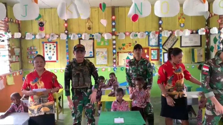 Satgas Yonif 642/Kps Berbagi Ceria di Ujung Papua