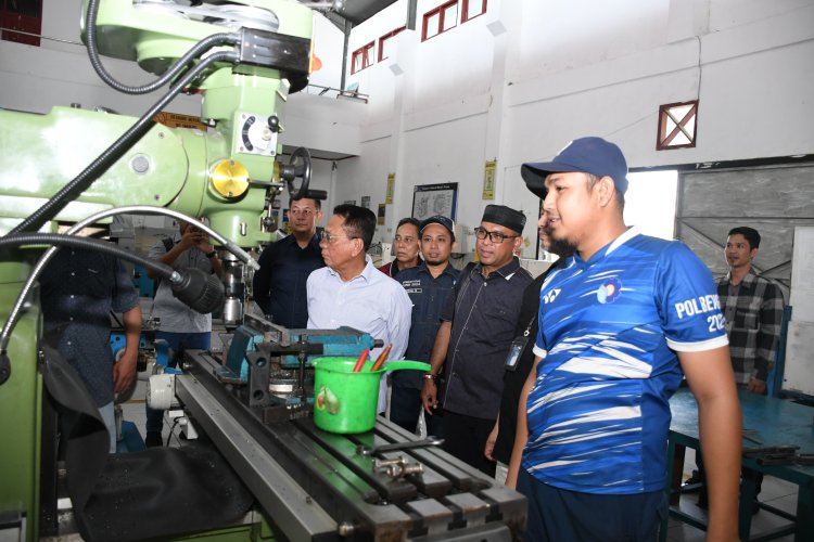 Bupati Rohil Dukung Kapal Fiberglass Polbeng untuk Armada Pesisir