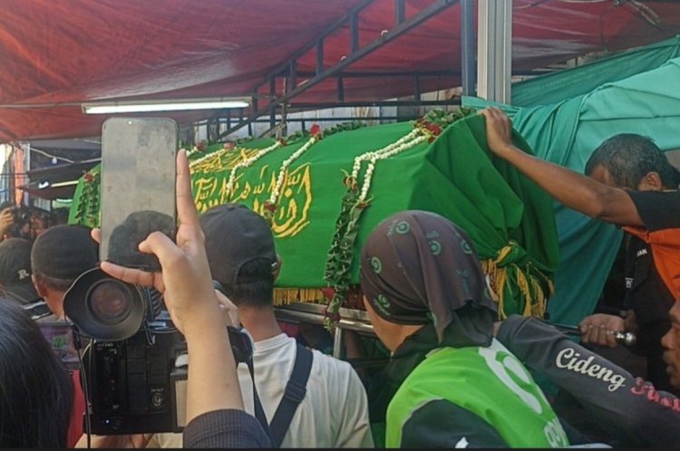 Jenazah Driver Ojol Affan Kurniawan Korban Rantis Brimob Dimakamkan di TPU Karet Bivak