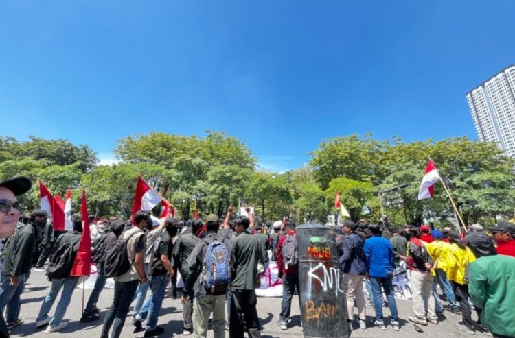 Mahasiswa BEM SI Jatim Gelar Aksi Mengenang Affan Kurniawan