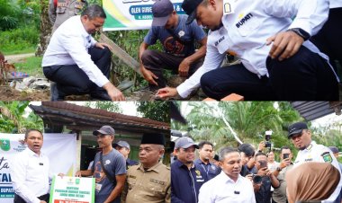 Gubernur Riau Abdul Wahid Serahkan Bantuan Rumah Layak Huni Rp70 Juta untuk Keluarga Kaswadi di Indragiri Hulu