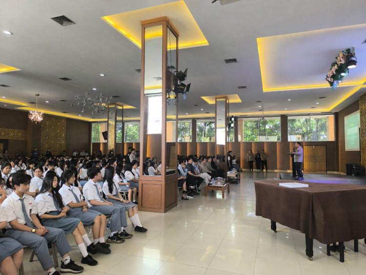 Gencarkan Program Green Policing, Kapolda Riau Ajak Siswa SMA Dharma Yudha Peduli Lingkungan