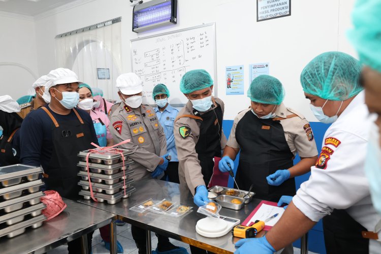 SPPG Yayasan Kemala Bhayangkari Polres Indragiri Hilir Layani 2.438 Pelajar di 12 Sekolah