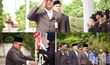 Sekdaprov Riau dan Forkopimda Tabur Bunga Peringati Hari Pahlawan 2025