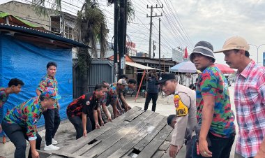Antisipasi Banjir, Polsek Binawidya Gelar Gotong Royong Bersama