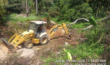 Atas Tindak Lanjut Arahan Bupati Dairi, BPBD Tuntaskan Perbaikan Jalan Dan Pembersihan Drainase Di Kecamatan Tanah Pinem