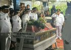 Atas Wafatnya Alm. Patar Nainggolan Kepala Desa Pegagan Julu III, Camat Sumbul Pimpin Upacara Pemberangkatan Jenazah 